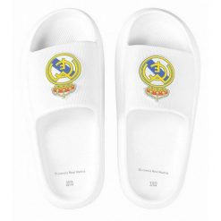 Real Madryt klapki junior beach pool flip flops white EVA białe. Białe klapki damskie REAL MADRID, bez wzorów, bez obcasa, bez zapięcia. Za 89.00 zł.