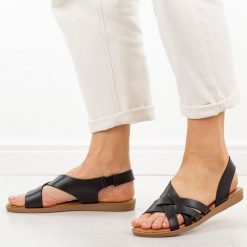 Czarne sandały damskie Potocki 30302. Czarne sandały damskie POTOCKI, bez wzorów, z jeansu, bez obcasa, na płaskiej podeszwie, bez zapięcia. Za 129.00 zł.