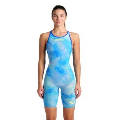 Strój Startowy Arena Carbon Air2 Le Cb Tie-Dye. Niebieskie kombinezony damskie Arena, bez wzorów, sportowe, bez kołnierzyka, bez ramiączek. Za 1,597.65 zł.