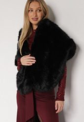 Czarne Ponczo Etola z Futerka w Stylu Szala Cahreva. Czarne swetry klasyczne damskie Born2be, uniwersalny, bez kołnierzyka. Za 109.99 zł.