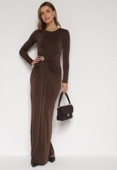 Brązowa Taliowana Sukienka o Eleganckim Kroju z Marszczeniem i Aplikacją Sewedina. Brązowe sukienki damskie Born2be, z aplikacjami, z futra, eleganckie, bez ramiączek. Za 139.99 zł.