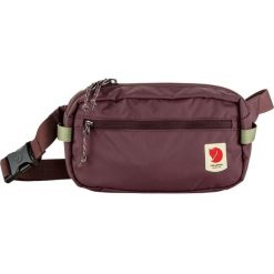 Plecak Fjall Raven Nerka High Coast Dorośli. Czerwone nerki i saszetki damskie Fjällräven, bez wzorów, z materiału. Za 328.99 zł.