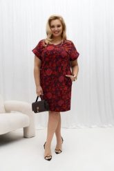 Kimonowa bawełniana sukienka dresowa z kieszeniami Trina bordowo-czerwona w kwiaty PLUS SIZE XXL OVERSIZE WIOSNA. Czerwone sukienki damskie Moda Size Plus Iwanek, bez wzorów, z bawełny, biznesowe, bez ramiączek. Za 279.90 zł.