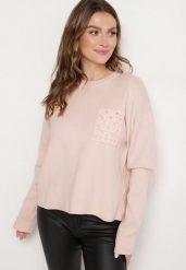 Jasnoróżowy Sweter o Pudełkowym Kroju z Ozdobną Kieszonką Seaviraen. Czerwone swetry klasyczne damskie Born2be, z jeansu, bez kołnierzyka. Za 59.99 zł.