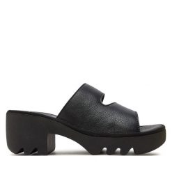 Klapki Fly London. Czarne klapki damskie Fly London, bez wzorów, bez obcasa, bez zapięcia. Za 349.99 zł.