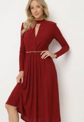 Bordowa Koktajlowa Sukienka z Metaliczną Nicią Mianella. Czerwone sukienki damskie Born2be, z aplikacjami, eleganckie, bez ramiączek. W wyprzedaży za 152.99 zł.