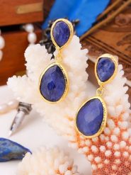 L'Atelier de Gaia Pozłacane kolczyki-wkrętki z agatem rozmiar: onesize. Niebieskie kolczyki damskie L'Atelier de Gaia, z agatem, pozłacane. Za 100.75 zł.