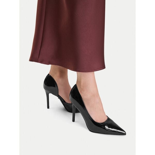 Szpilki DeeZee. Czarne szpilki damskie DeeZee, bez wzorów, bez obcasa, na szpilce, bez zapięcia. Za 139.99 zł.