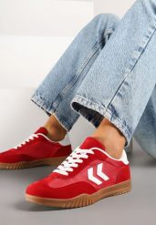 Czerwone Sneakersy w Stylu Klasycznych Tenisówek z Ozdobnymi Przeszyciami Napilia. Czerwone obuwie sportowe damskie Born2be, z jeansu, bez zapięcia, tenisowe. Za 89.99 zł.