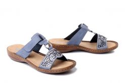 RIEKER 608K2-12 blue, klapki damskie. Niebieskie klapki damskie Rieker, bez wzorów, bez obcasa, bez zapięcia. Za 299.90 zł.