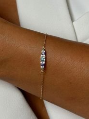 Les Petites Précieuses Pozłacana bransoletka z elementem ozdobnym rozmiar: onesize. Niebieskie bransoletki damskie Les Petites Précieuses, pozłacane. Za 105.14 zł.