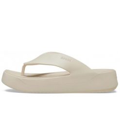 Klapki Crocs Getaway Platform Flip W Damskie. Białe klapki damskie Crocs, bez wzorów, z materiału, bez obcasa, na koturnie, bez zapięcia. Za 199.99 zł.