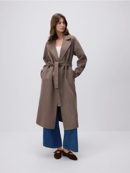 Płaszcz handmade z wełną - brązowy. Brązowe płaszcze damskie Reserved, l, bez wzorów, z tkaniny, bez kaptura. Za 399.99 zł.