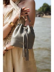 Victor & Hugo Paris Skórzana torebka "Mini Livy" w kolorze szarym - 18 x 21 x 11 cm rozmiar: onesize. Szare torebki klasyczne damskie Victor & Hugo Paris, z materiału, na ramię, bez dodatków. Za 301.64 zł.