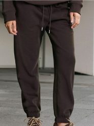 Spodnie dresowe jogger - brązowy. Brązowe spodnie sportowe damskie Sinsay, l, bez wzorów, z dresówki. W wyprzedaży za 22.99 zł.