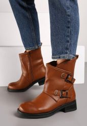 Brązowe Botki z Asymetryczną Cholewką Zdobioną Klamrami Inaritha. Brązowe botki damskie Born2be, eleganckie, bez obcasa, na obcasie, bez zapięcia. Za 139.99 zł.