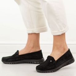 Czarne ażurowe skórzane mokasyny damskie Vinceza 95413. Czarne mokasyny damskie VINCEZA, na lato, z jeansu, z okrągłym noskiem, bez obcasa. Za 199.00 zł.