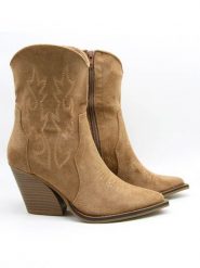 Bellucci Kowbojki w kolorze jasnobrązowym rozmiar: 41. Brązowe botki damskie Bellucci, eleganckie, bez obcasa, bez zapięcia. Za 204.95 zł.