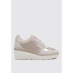 Tenisówki Geox Model D Ilde A Kolor Beżowy. Brązowe trampki damskie Geox, bez wzorów, ze skóry, bez zapięcia. W wyprzedaży za 379.00 zł.