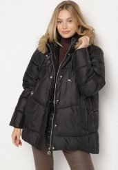 Czarna Kurtka z Pikowanymi Przeszyciami i Kapturem z Futerkiem Anavite. Czarne kurtki damskie Born2be, plus size, bez wzorów, z jeansu. Za 279.99 zł.