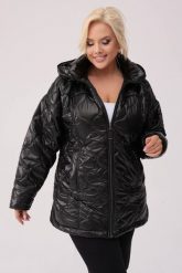 Pikowana jesienna czarna kurtka Martyna z kapturem PLUS SIZE XXL JESIEŃ. Czarne kurtki damskie Moda Size Plus Iwanek, na jesień, plus size, bez wzorów, z poliesteru, z kapturem. W wyprzedaży za 199.90 zł.
