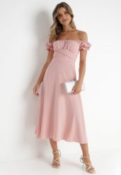 Różowa Sukienka Midi z Dekoltem Carmen i Bufiastymi Rękawkami Amarhis. Czerwone sukienki damskie Born2be, bez wzorów, eleganckie, bez ramiączek. Za 199.99 zł.