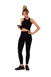 Prążkowane Legginsy z Logowaną Naszywką - Czarne. Czarne legginsy damskie MOE, l, z aplikacjami, z elastanu. Za 189.89 zł.