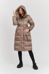 HETREGO Beżowy damski puchowy płaszcz Karen Woman Quilted Coat. Brązowe płaszcze damskie HETREGO, na zimę, uniwersalny, bez wzorów, z poliamidu, bez kaptura. W wyprzedaży za 1,369.99 zł.