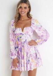 Fioletowa Sukienka Rozkloszowana w Kwiaty Deniza. Fioletowe sukienki damskie Born2be, bez wzorów, bez ramiączek. Za 179.99 zł.