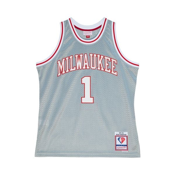 Koszulka NBA Milwaukee Bucks Oscar Robertson 75th NBA. Białe koszulki damskie Mitchell & Ness, bez wzorów, bez kołnierzyka, bez ramiączek. W wyprzedaży za 565.50 zł.