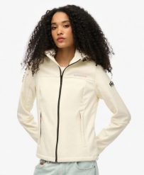 Superdry Kurtka z kapturem Classic Trekker – OFF WHITE. Białe kurtki damskie Superdry, bez wzorów, z elastanu, z kapturem. Za 365.70 zł.