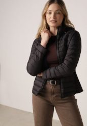 Czarna Pikowana Kurtka Przejściowa z Kapturem i Elastycznymi Panelami Feziala. Czarne kurtki damskie Born2be, na wiosnę, l, bez wzorów, z jeansu, z kapturem. Za 139.99 zł.