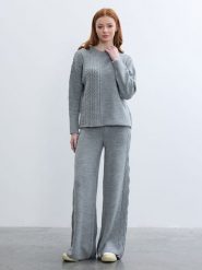 BGN Sweter w kolorze szarym rozmiar: 34. Szare swetry klasyczne damskie BGN, ze splotem, bez kołnierzyka. Za 121.99 zł.