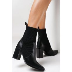 Czarne Botki Jilleane. Czarne botki damskie Born2be, prążkowane, eleganckie, ze szpiczastym noskiem, bez obcasa, na obcasie, bez zapięcia. Za 109.99 zł.