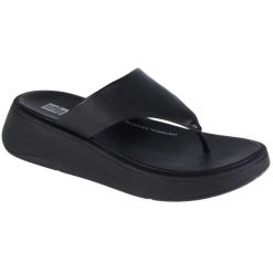 Japonki FitFlop F-Mode W FW4-090 czarne. Czarne klapki damskie bez wzorów, z gumy, bez obcasa, bez zapięcia. Za 589.24 zł.