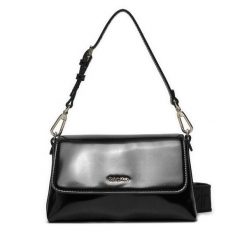 Torebka Calvin Klein. Czarne torebki klasyczne damskie Calvin Klein, bez dodatków. Za 289.99 zł.