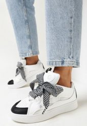 Biało-Czarne Sneakersy z Ozdobnym Sznurowaniem i Szerokim Językiem Vessy. Białe obuwie sportowe damskie Born2be, bez zapięcia. Za 109.99 zł.