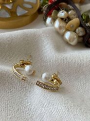 Luseera Pozłacane kolczyki-wkrętki z cyrkoniami rozmiar: onesize. Żółte kolczyki damskie Luseera, z cyrkonią, pozłacane. Za 43.99 zł.