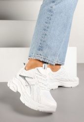 Białe Sneakersy Ozdobione Geometrycznym Wzorem Erraza. Białe obuwie sportowe damskie Born2be, z jeansu, bez zapięcia, trekkingowe. Za 109.99 zł.