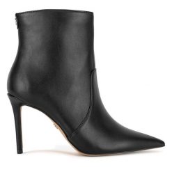 Botki Nine West. Czarne botki damskie Nine West, bez obcasa, na szpilce, bez zapięcia. Za 249.99 zł.