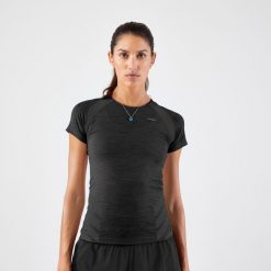 Koszulka do biegania damska Kiprun Run 500 Comfort slim. Czarne koszulki damskie KIPRUN, l, bez wzorów, z elastanu, bez kołnierzyka, bez ramiączek. Za 89.99 zł.