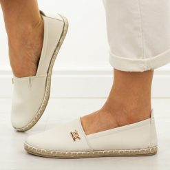 Beżowe lico espadryle damskie, półbuty Potocki 16374. Brązowe espadryle damskie POTOCKI, bez wzorów, z jeansu, bez obcasa, na płaskiej podeszwie. Za 99.00 zł.