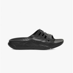 Klapki damskie Teva ApreTrail. Czarne klapki damskie Teva, bez wzorów, bez obcasa, bez zapięcia. Za 169.99 zł.