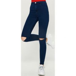 Jeansy skinny z wysokim stanem - Granatowy. Niebieskie jeansy damskie Sinsay. Za 49.99 zł.