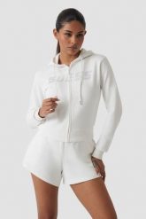 GUESS Biała damska bluza z cyrkoniami Primula, Rozmiar M. Białe bluzy damskie Guess, m, z aplikacjami, bez kaptura. W wyprzedaży za 354.99 zł.