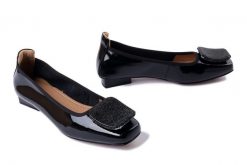 ARTIKER RELAKS 56C2411 czarny, czółenka damskie. Czarne czółenka damskie Artiker Relaks, bez wzorów, ze skóry, bez obcasa, na obcasie. Za 259.90 zł.