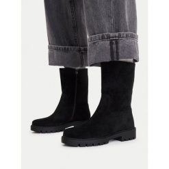 Botki JENNY. Czarne botki damskie Jenny, bez obcasa, na płaskiej podeszwie, bez zapięcia. Za 169.99 zł.
