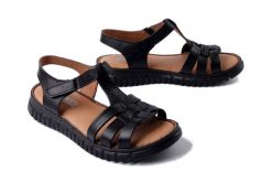 ARTIKER RELAKS 54C0812 czarny, sandały damskie. Czarne sandały damskie Artiker Relaks, bez wzorów, bez obcasa, bez zapięcia. Za 167.93 zł.