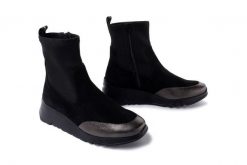 WONDERS E-6752 plomo, botki damskie. Czarne botki damskie Wonders, na zimę, ze skóry, bez obcasa, na koturnie, bez zapięcia. Za 719.90 zł.