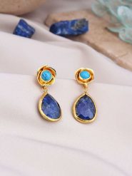 L'Atelier de Gaia Pozłacane kolczyki-wkrętki z lapis lazuli i turkusami rozmiar: onesize. Niebieskie kolczyki damskie L'Atelier de Gaia, z lazurytem, pozłacane. Za 87.81 zł.